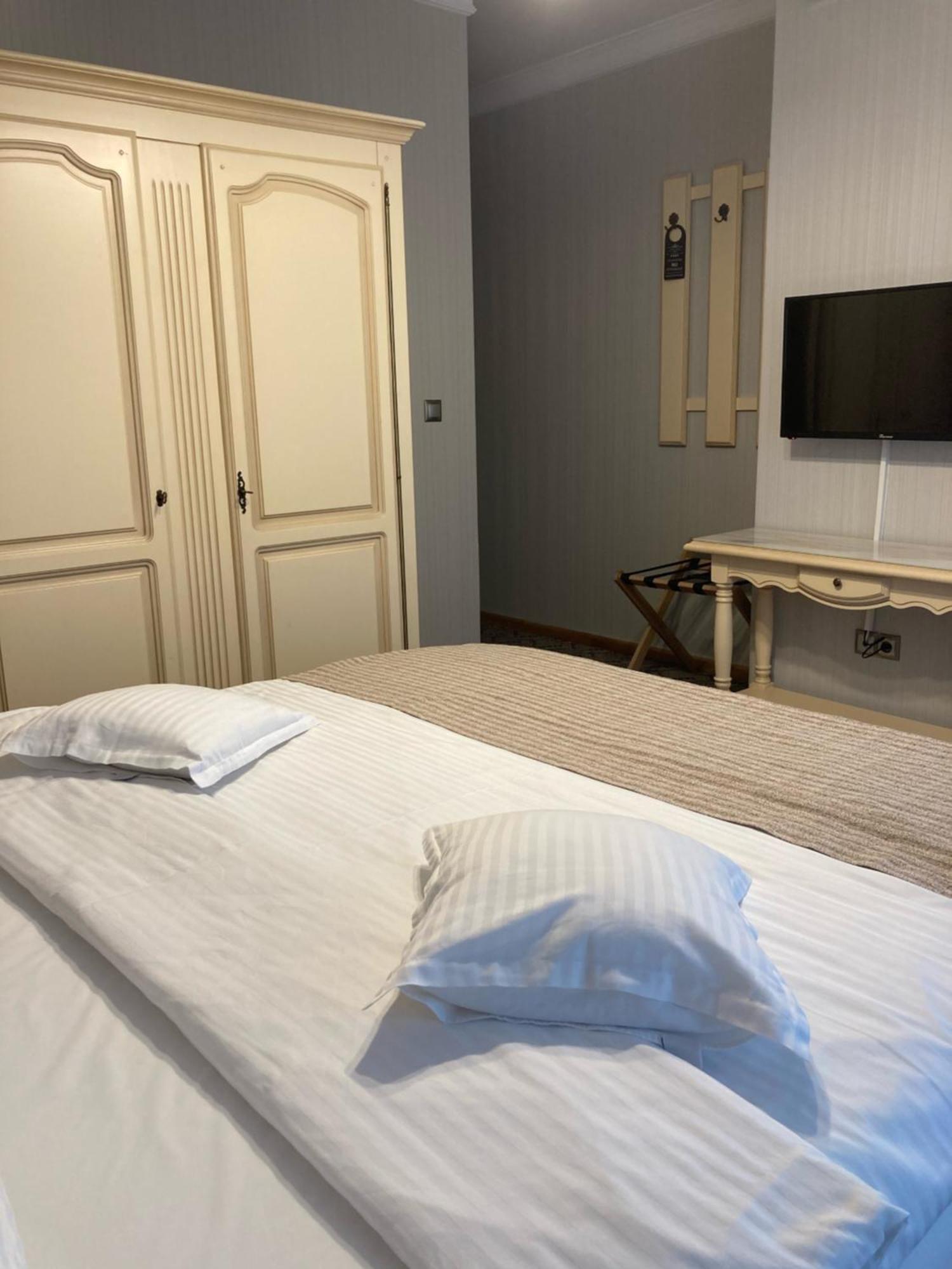 Hotel Roser House Boutique - Pe Malul Lacului Colibiţa Cameră foto